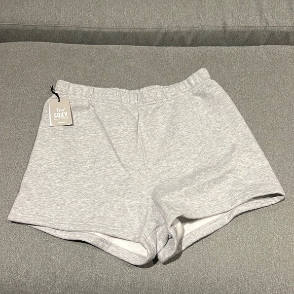 ARITZIA COZY CLASSIC SWEATSHORT - Picture 1 of 3